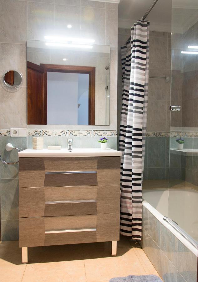 Apartamentos Vista Al Puerto Кала Фигера Екстериор снимка