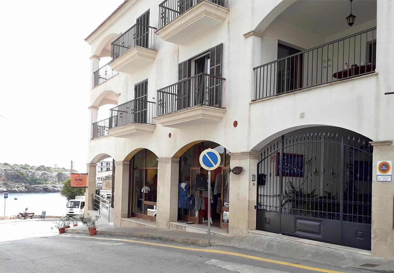 Apartamentos Vista Al Puerto Кала Фигера Екстериор снимка